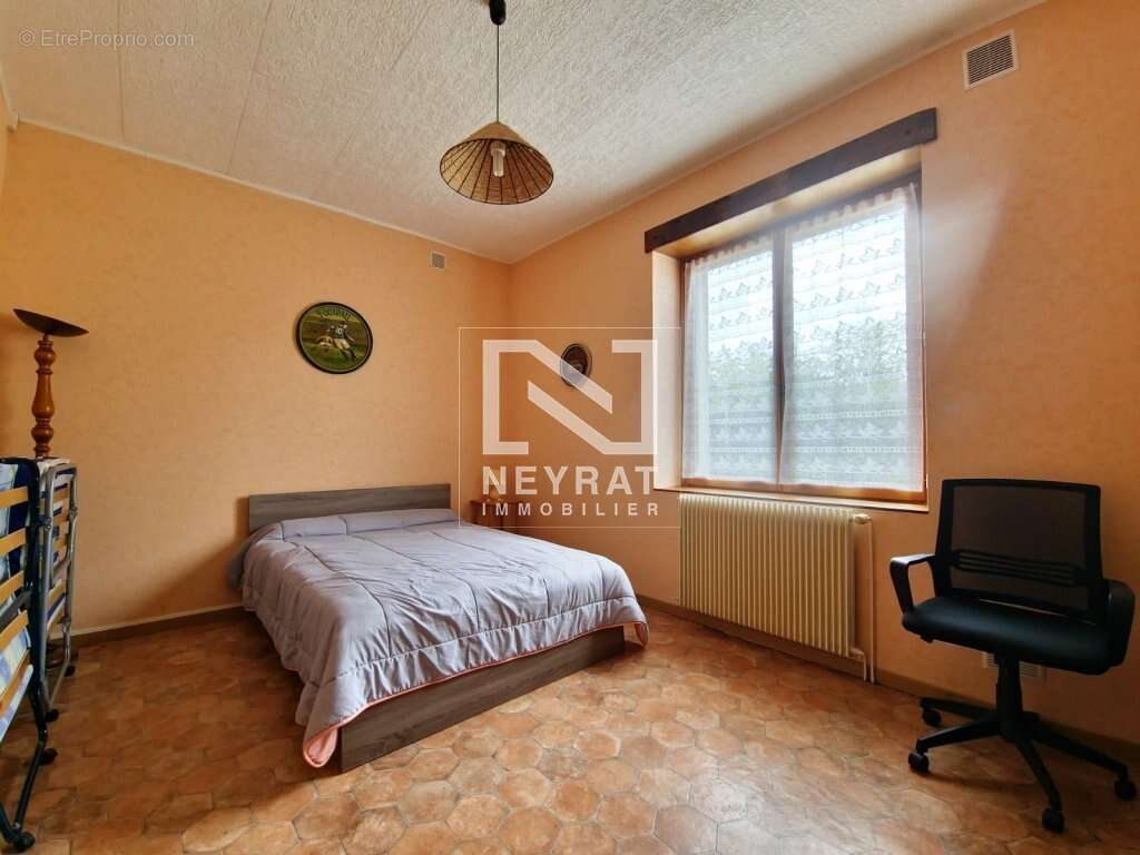 Maison à ISSY-L&#039;EVEQUE