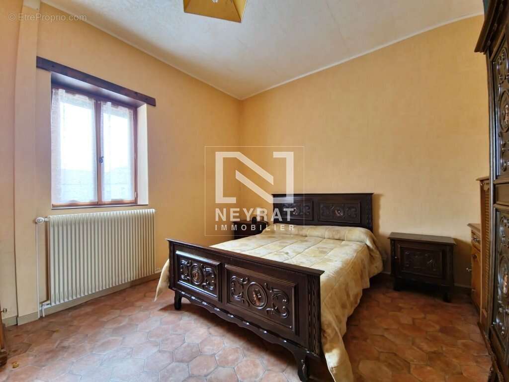 Maison à ISSY-L&#039;EVEQUE