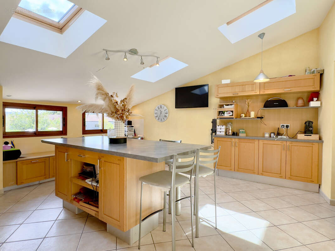 Commerce à VERNOUX-EN-VIVARAIS