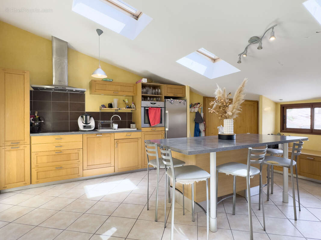 Commerce à VERNOUX-EN-VIVARAIS