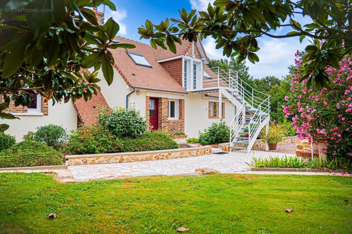 Maison à YVRE-L&#039;EVEQUE