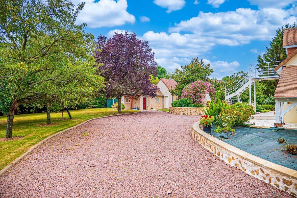 Maison à YVRE-L&#039;EVEQUE