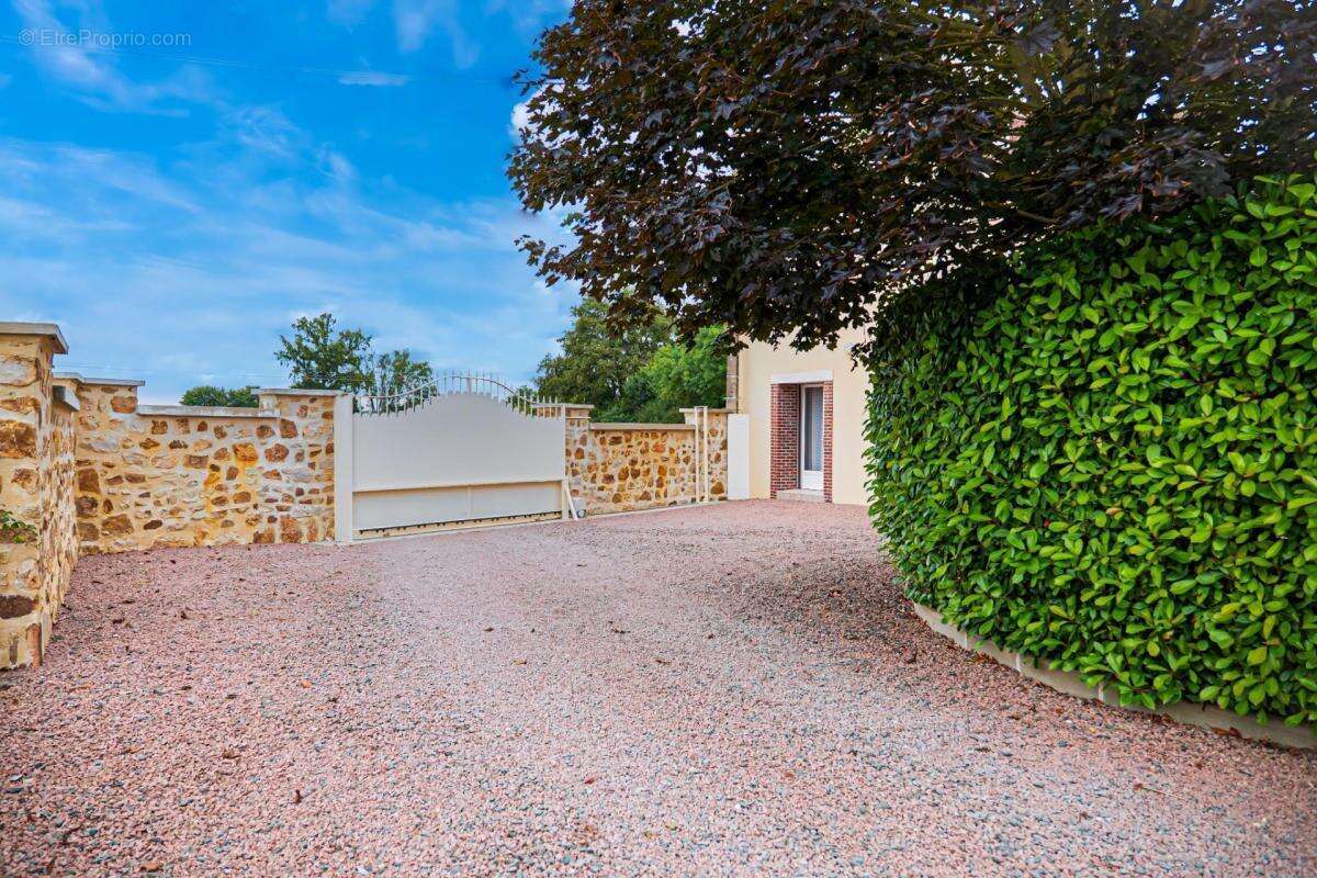 Maison à YVRE-L&#039;EVEQUE