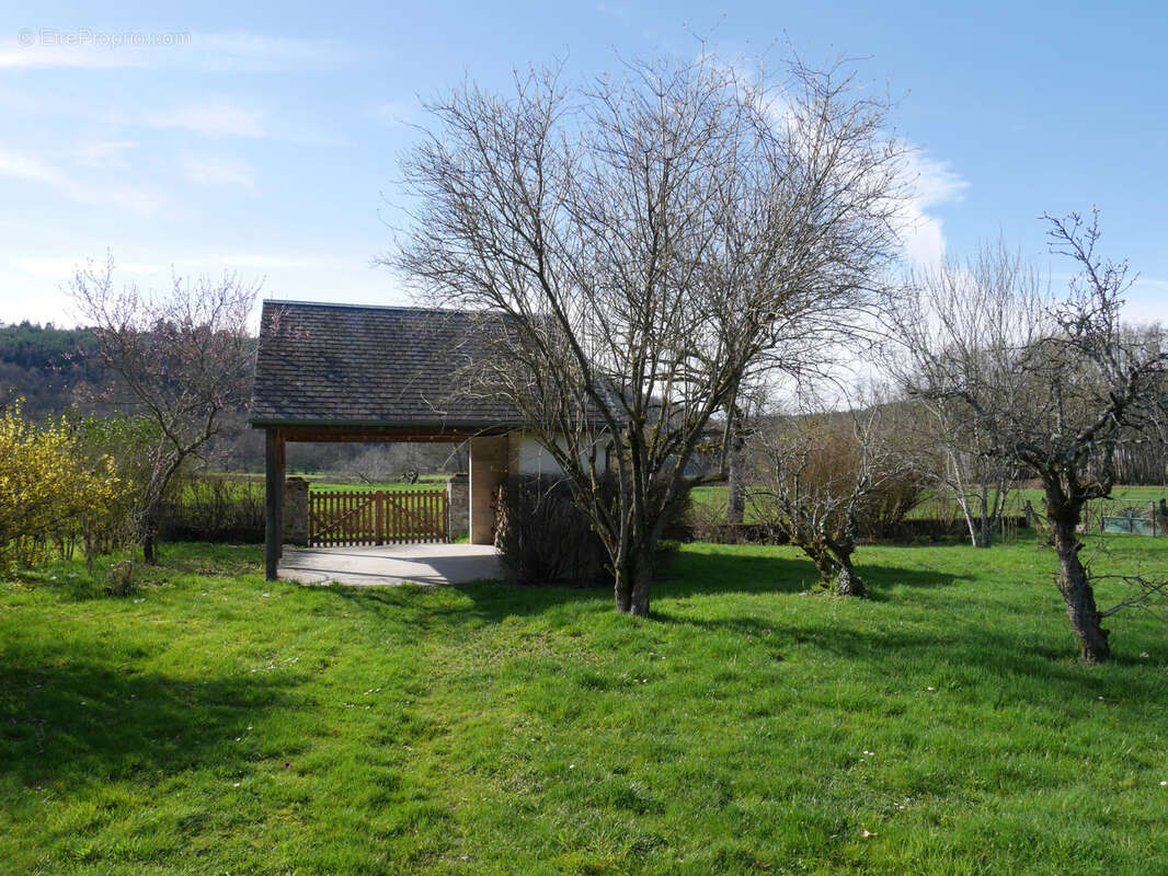 Maison à MONTREUILLON
