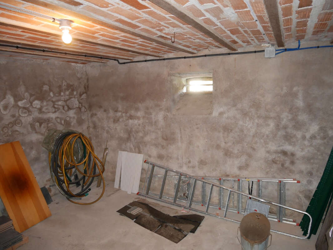 Maison à MONTREUILLON