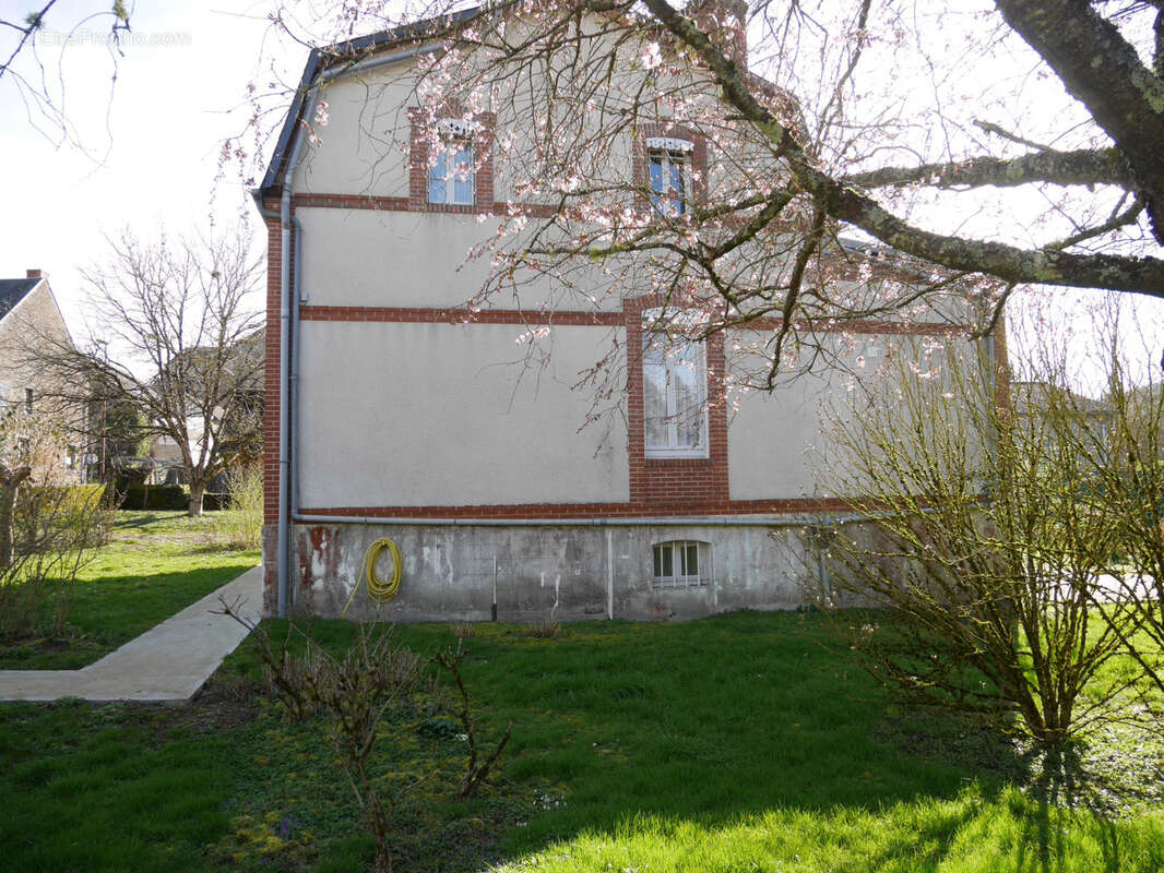 Maison à MONTREUILLON