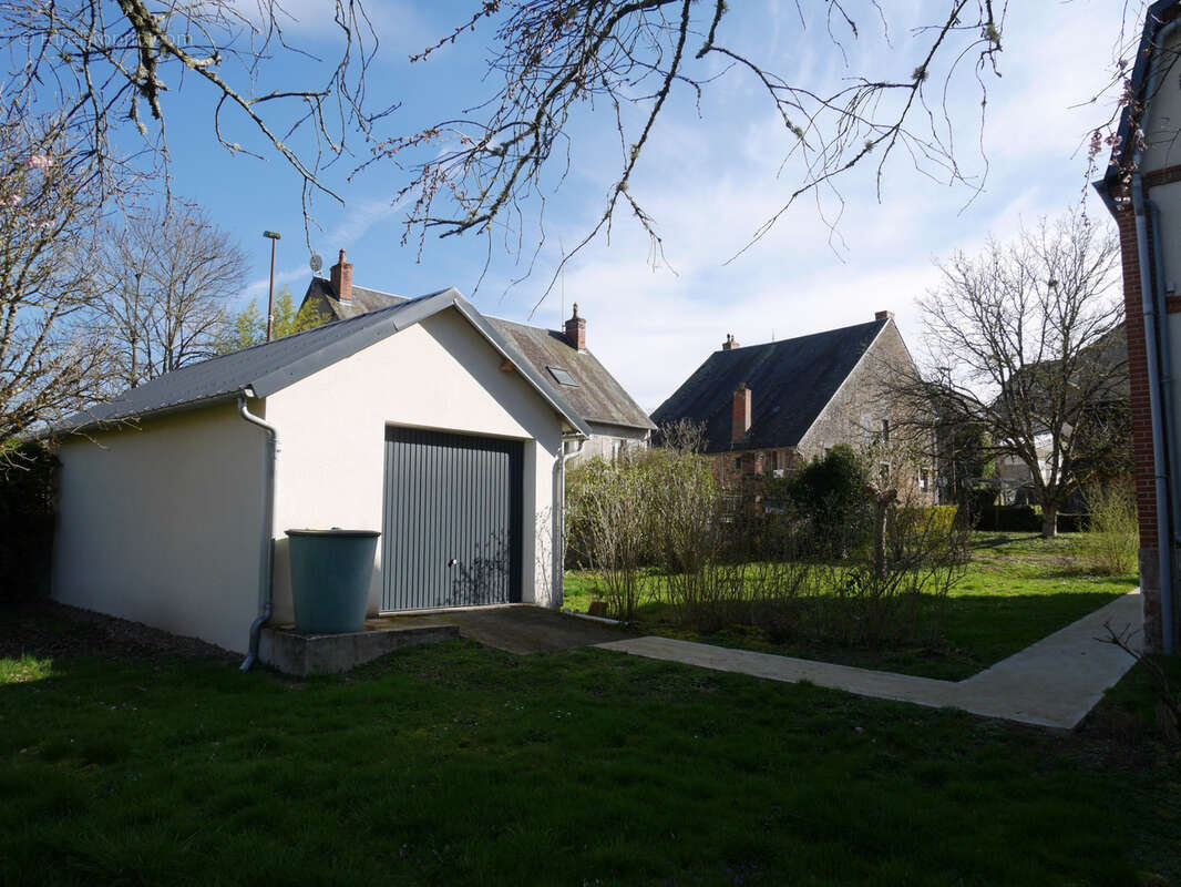Maison à MONTREUILLON