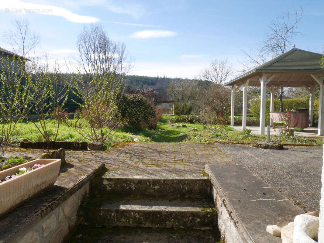 Maison à MONTREUILLON