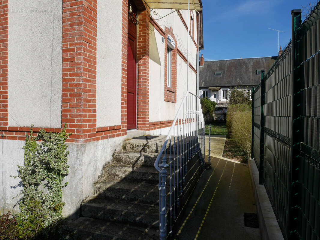Maison à MONTREUILLON