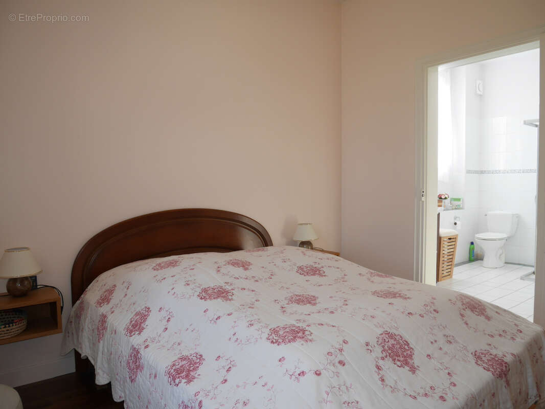 Maison à MONTREUILLON