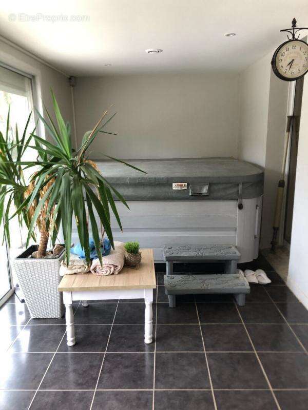 Maison à CHATEAUNEUF-SUR-ISERE