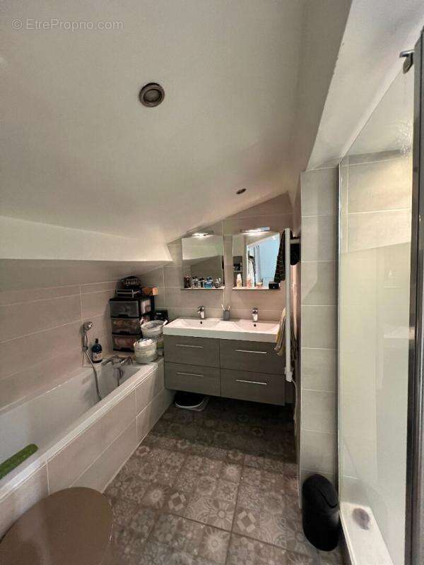 Maison à CHATEAUNEUF-SUR-ISERE