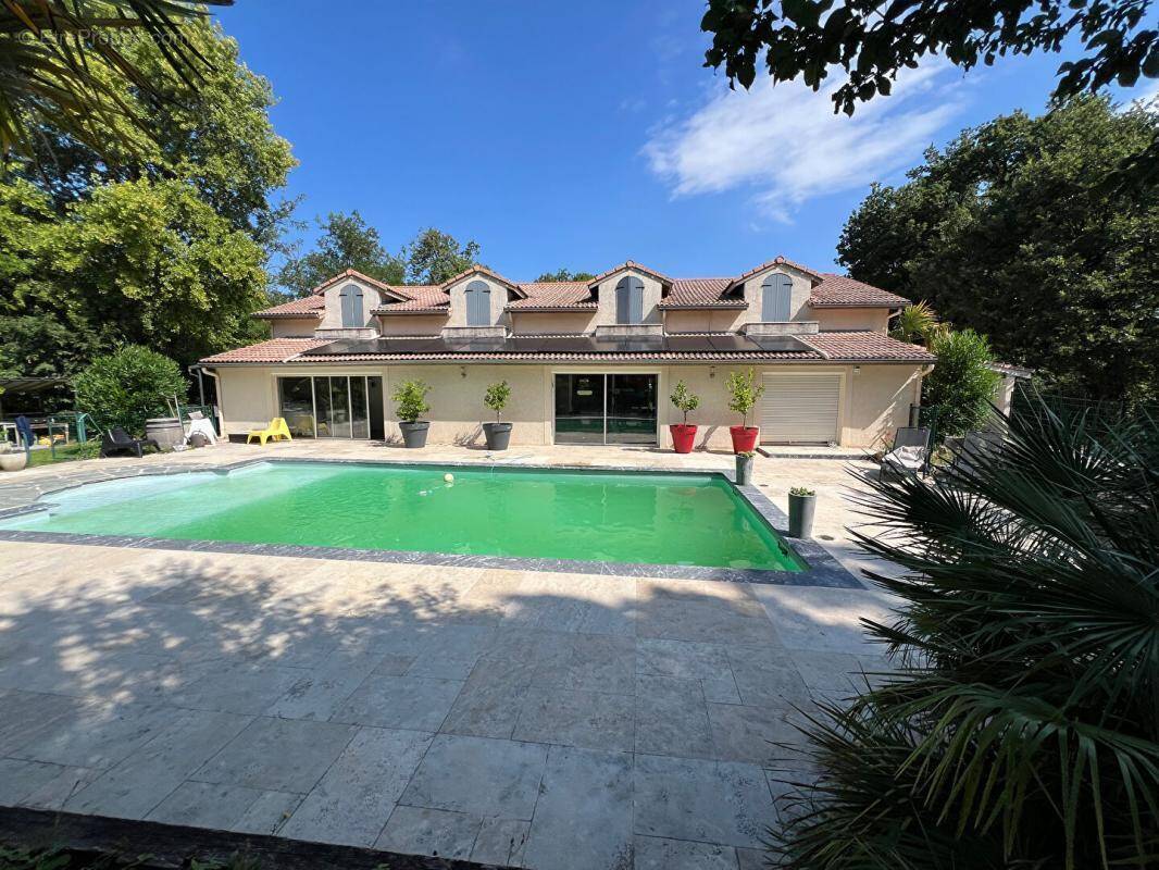 Maison à CHATEAUNEUF-SUR-ISERE
