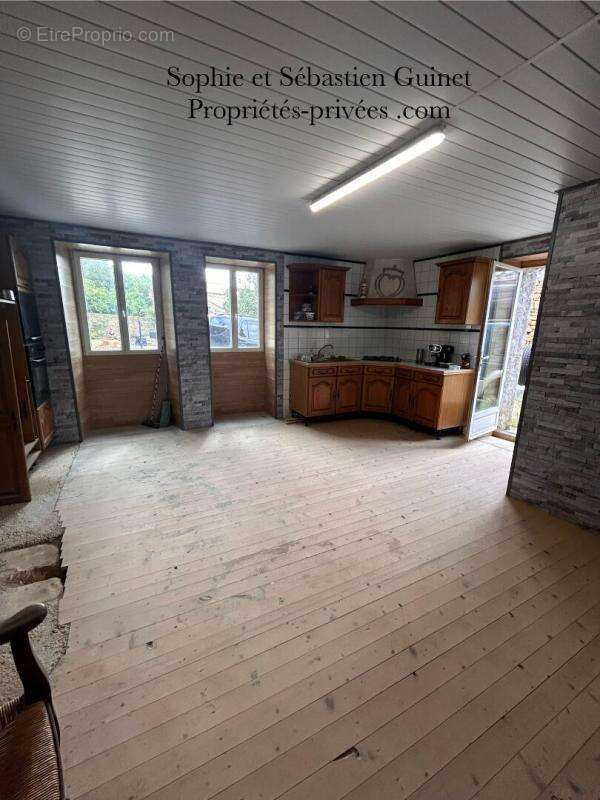 Maison à SAINT-JUIRE-CHAMPGILLON