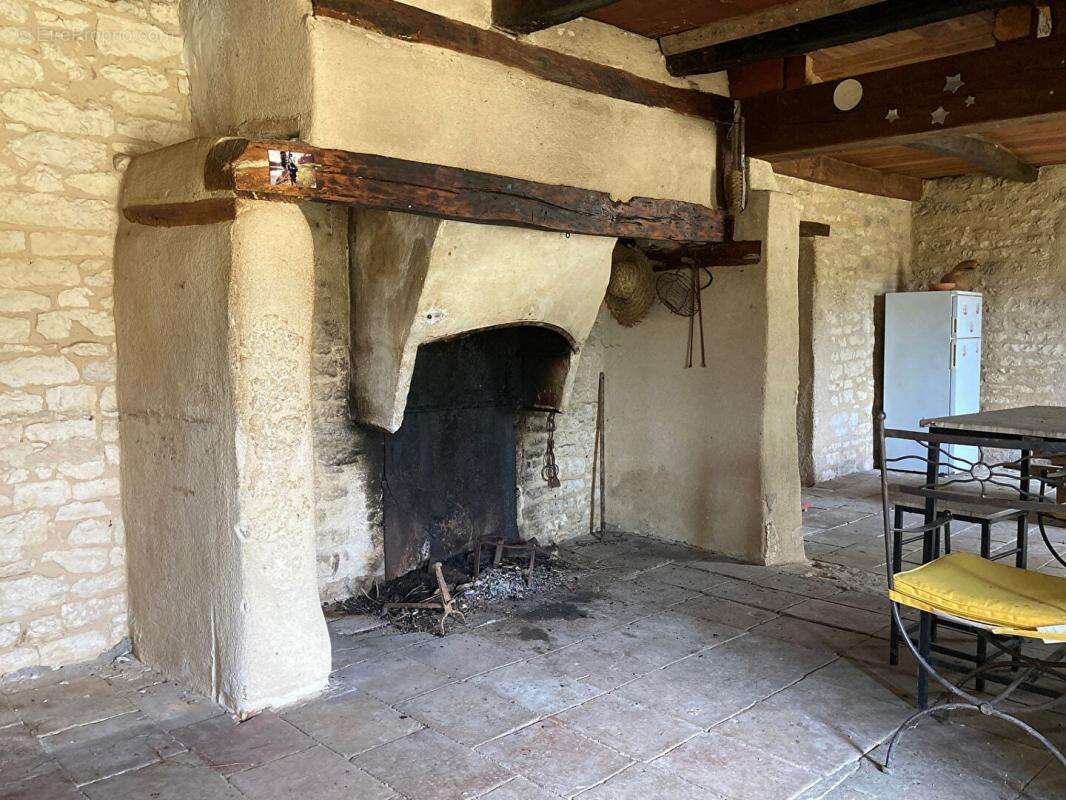 Maison à PUYLAROQUE