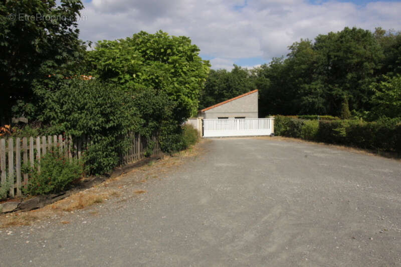 Maison à SAINT-GENEST-D&#039;AMBIERE