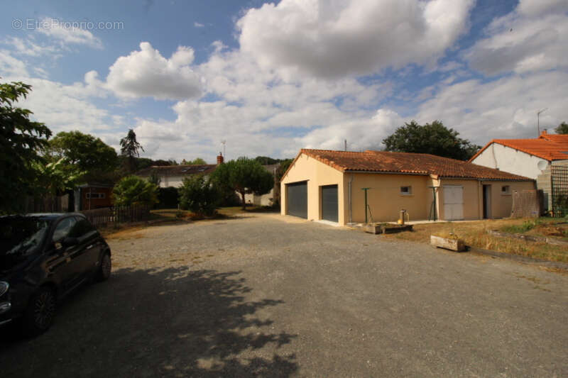 Maison à SAINT-GENEST-D&#039;AMBIERE