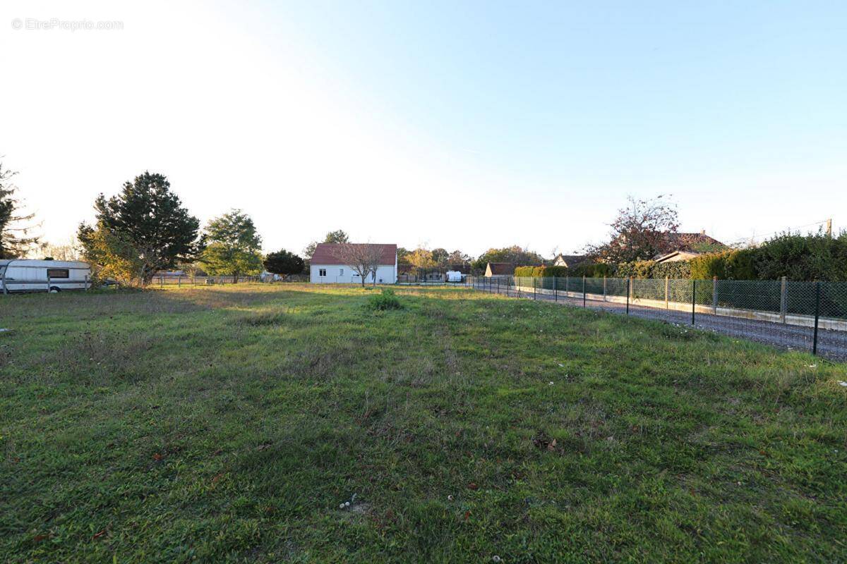 Terrain à VARENNES-CHANGY