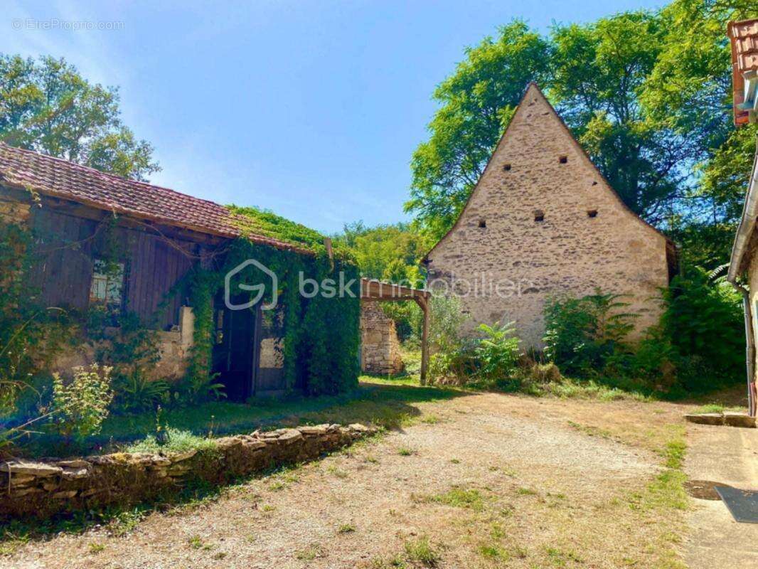 Maison à CARSAC-AILLAC