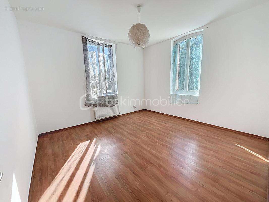 Maison à LA FERTE-CHEVRESIS