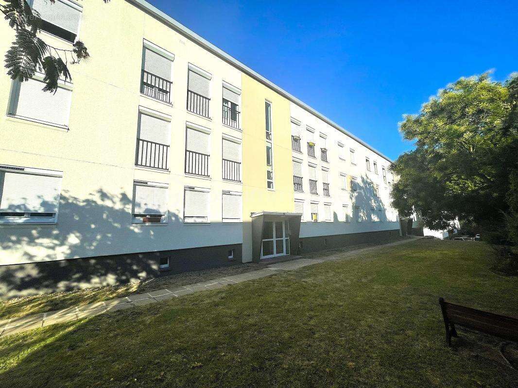 Appartement à SAINT-JEAN-DE-BRAYE