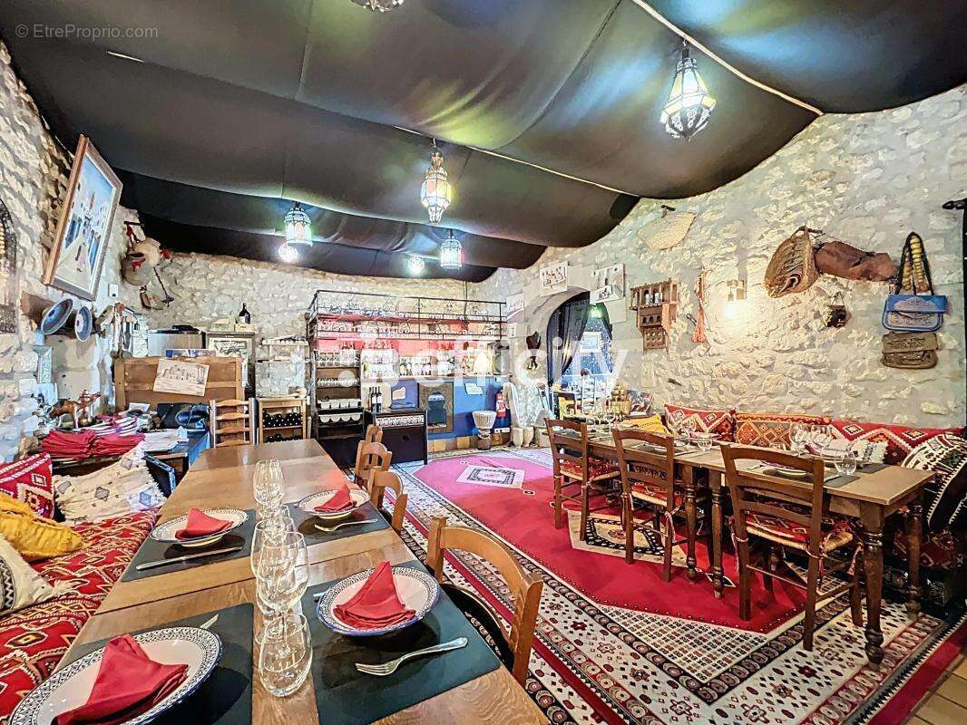 Commerce à MONTLOUIS-SUR-LOIRE