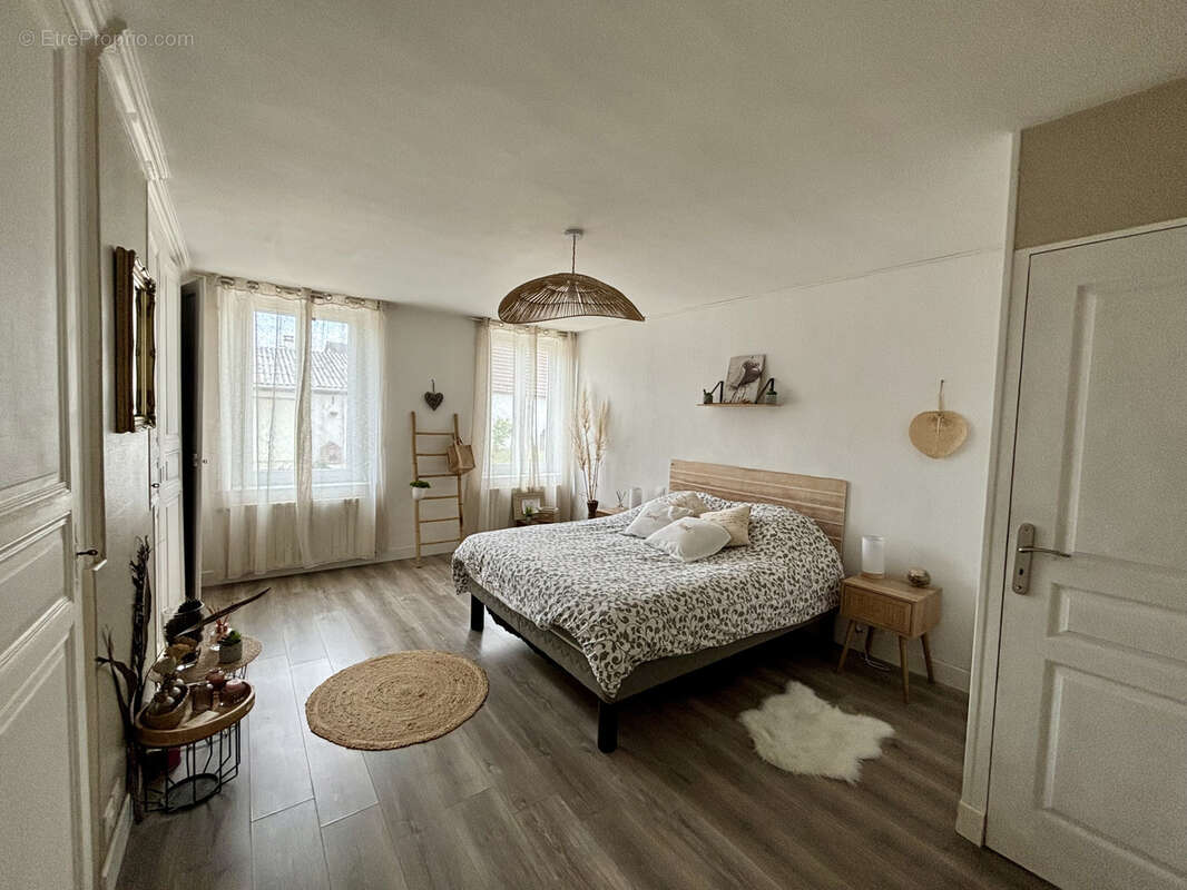 Maison à JOUY-SUR-EURE