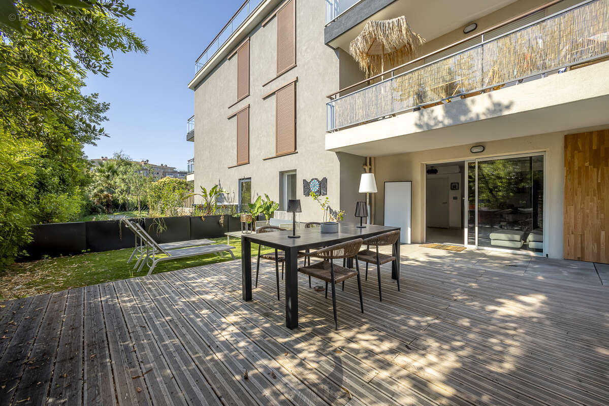 Appartement à VALLAURIS