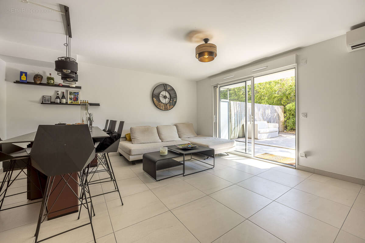 Appartement à VALLAURIS