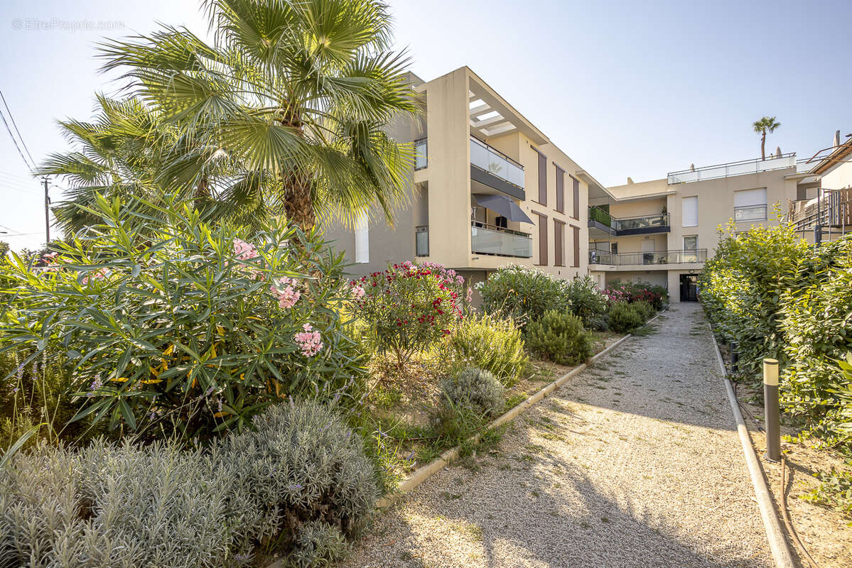 Appartement à VALLAURIS