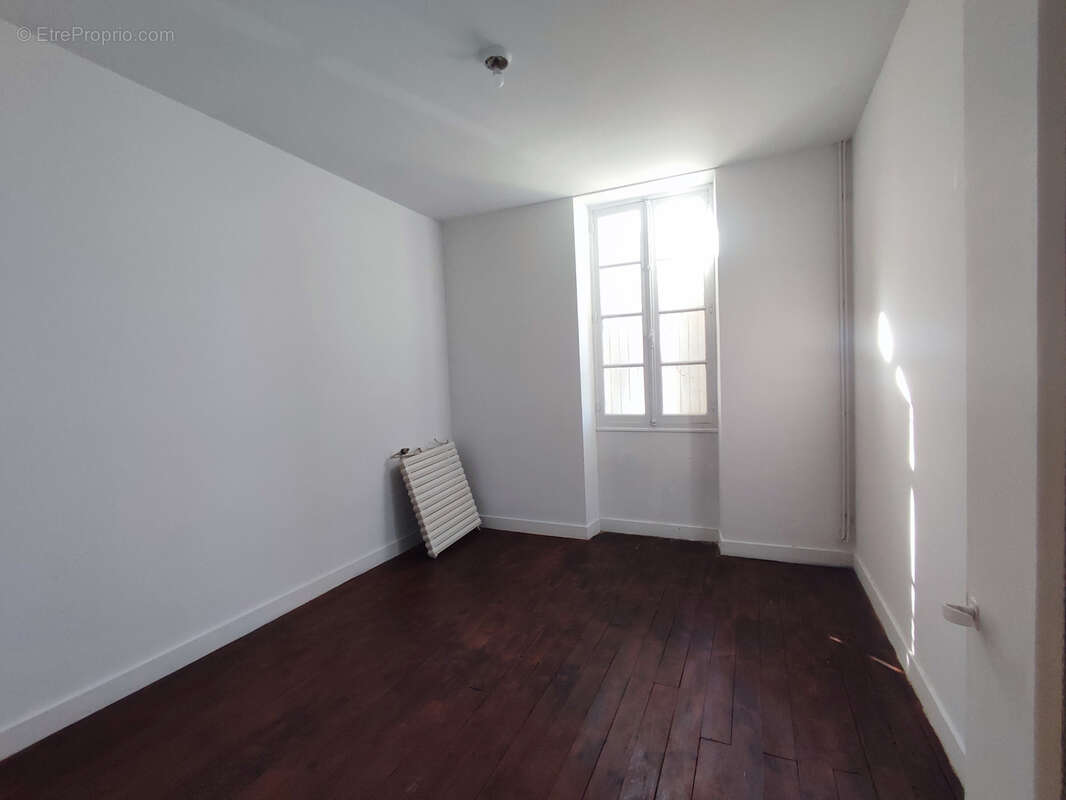 Maison à GENSAC-LA-PALLUE