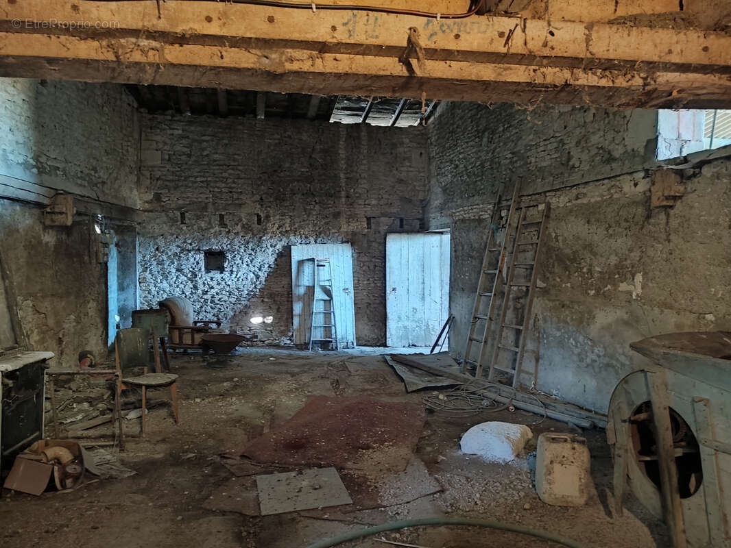 Maison à GENSAC-LA-PALLUE