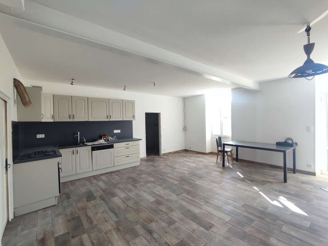 Maison à GENSAC-LA-PALLUE