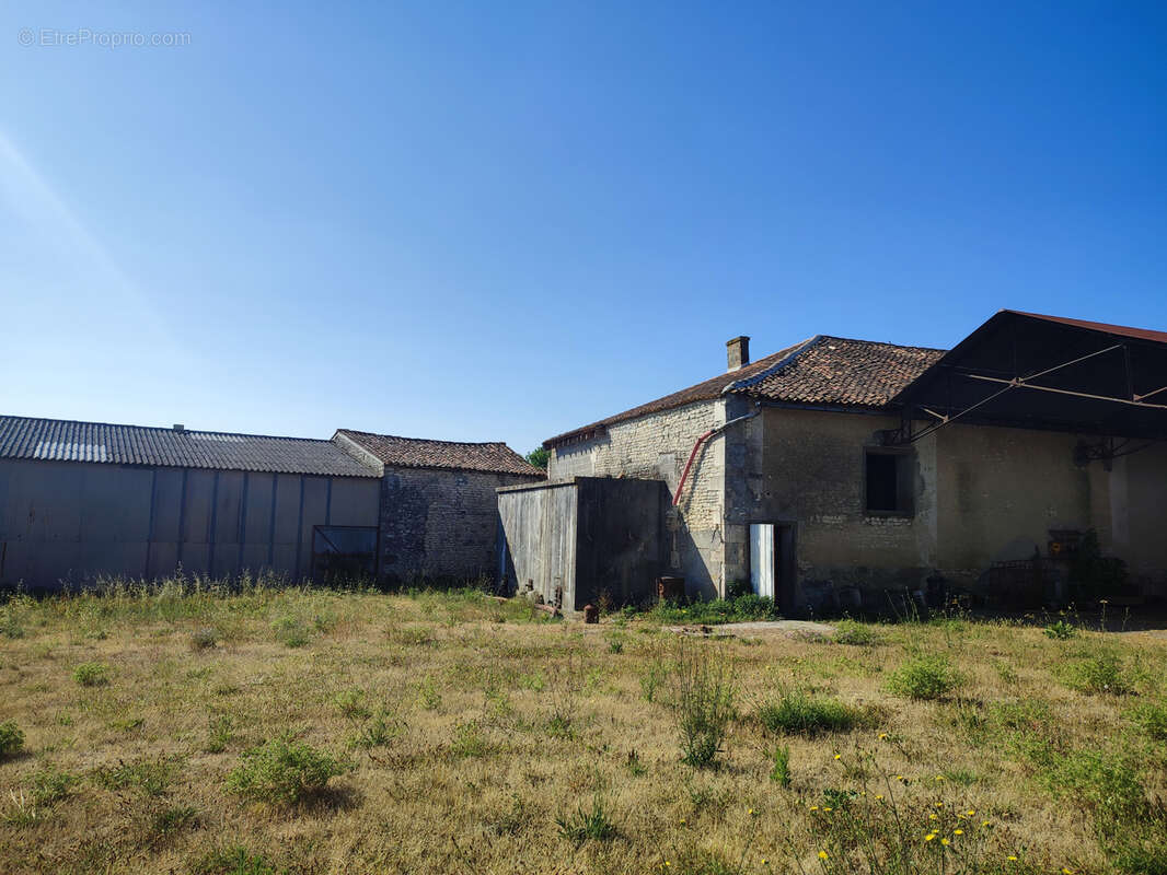 Maison à GENSAC-LA-PALLUE