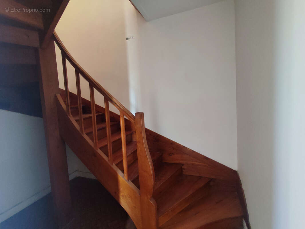 Maison à GENSAC-LA-PALLUE