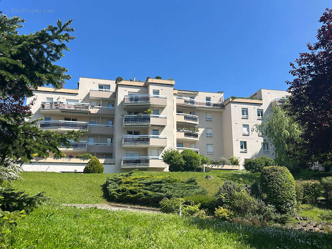 Appartement à SAINT-GENIS-LAVAL