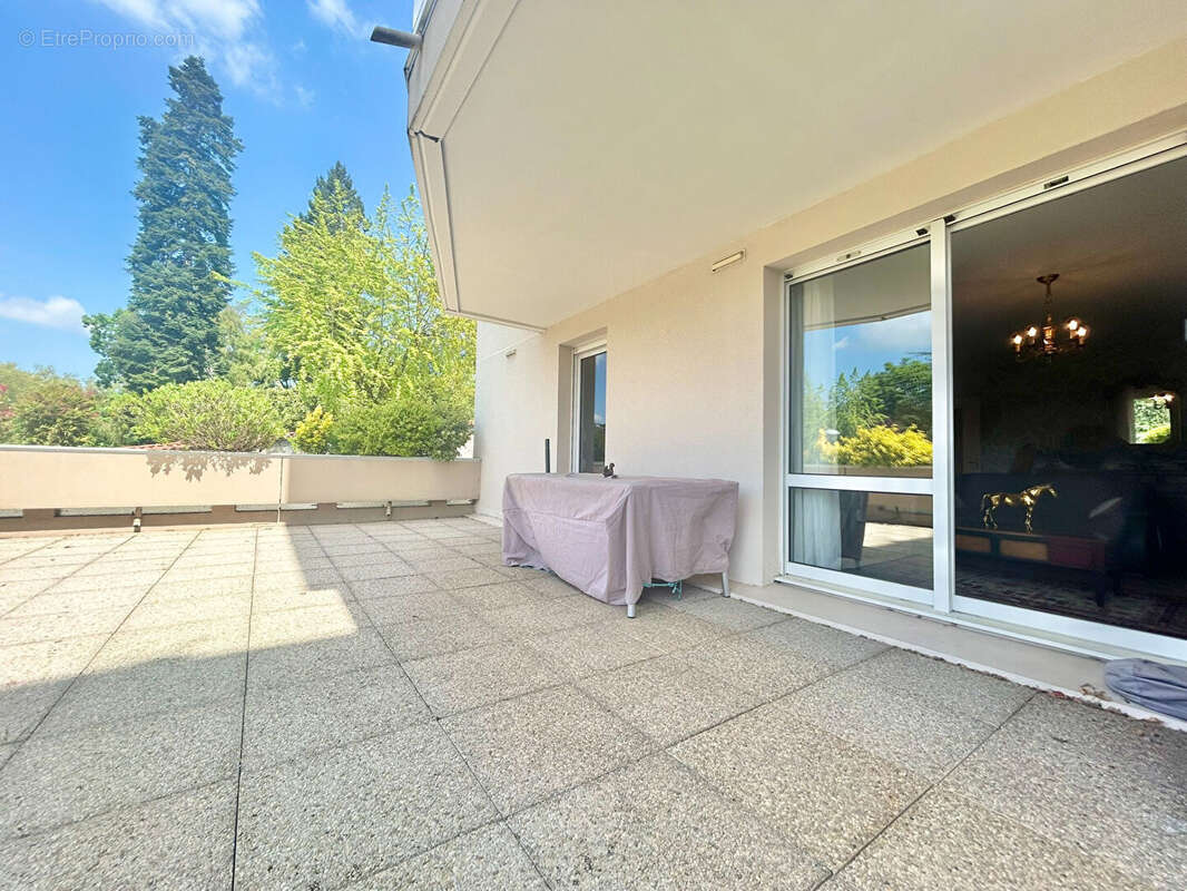 Appartement à SAINT-GENIS-LAVAL