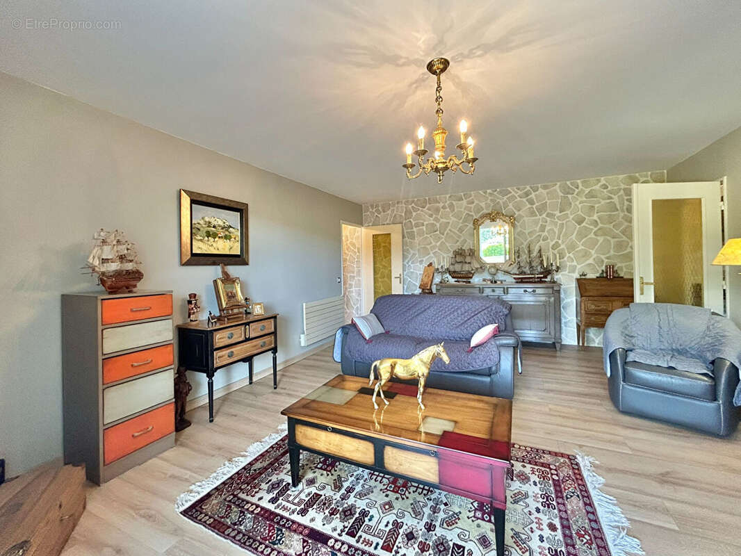 Appartement à SAINT-GENIS-LAVAL