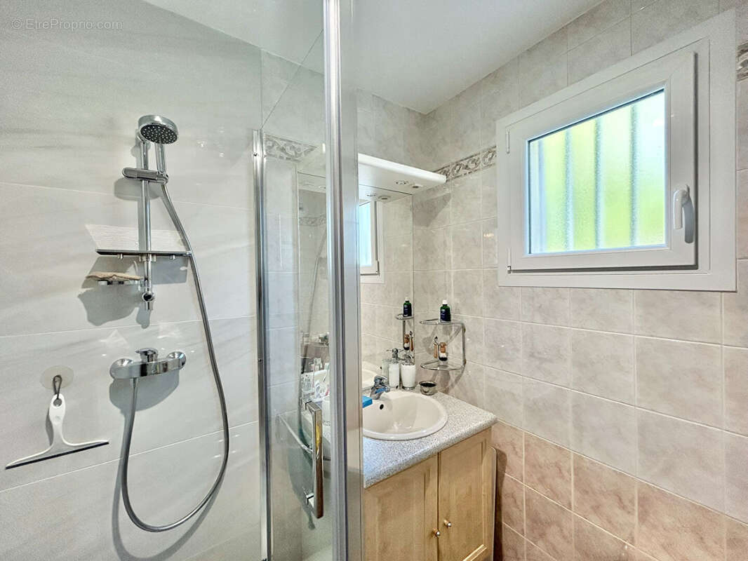 Appartement à SAINT-GENIS-LAVAL