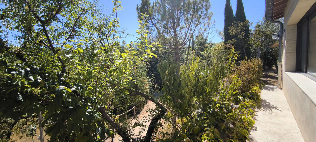 Maison à LA ROCHE-SUR-GRANE