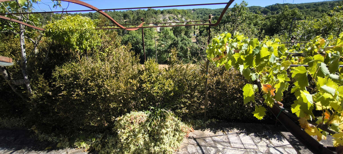 Maison à LA ROCHE-SUR-GRANE