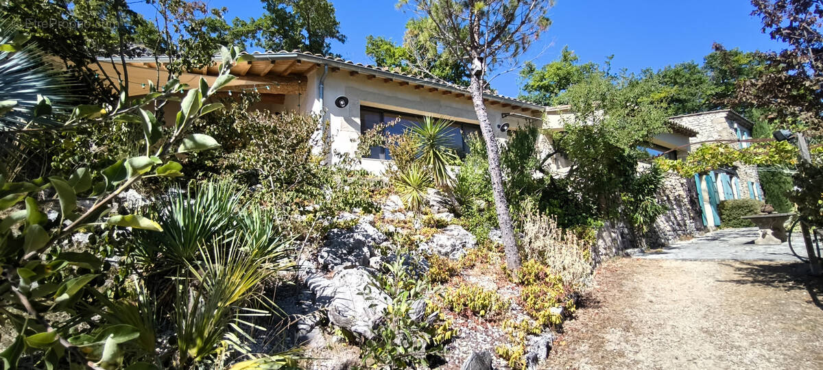 Maison à LA ROCHE-SUR-GRANE