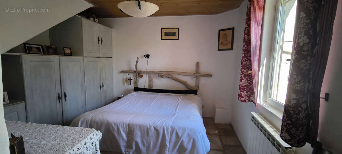 Maison à LA ROCHE-SUR-GRANE