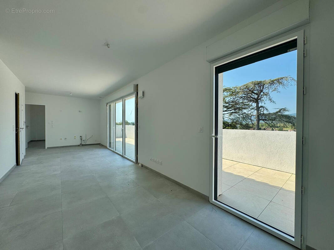 Appartement à PUGET-SUR-ARGENS