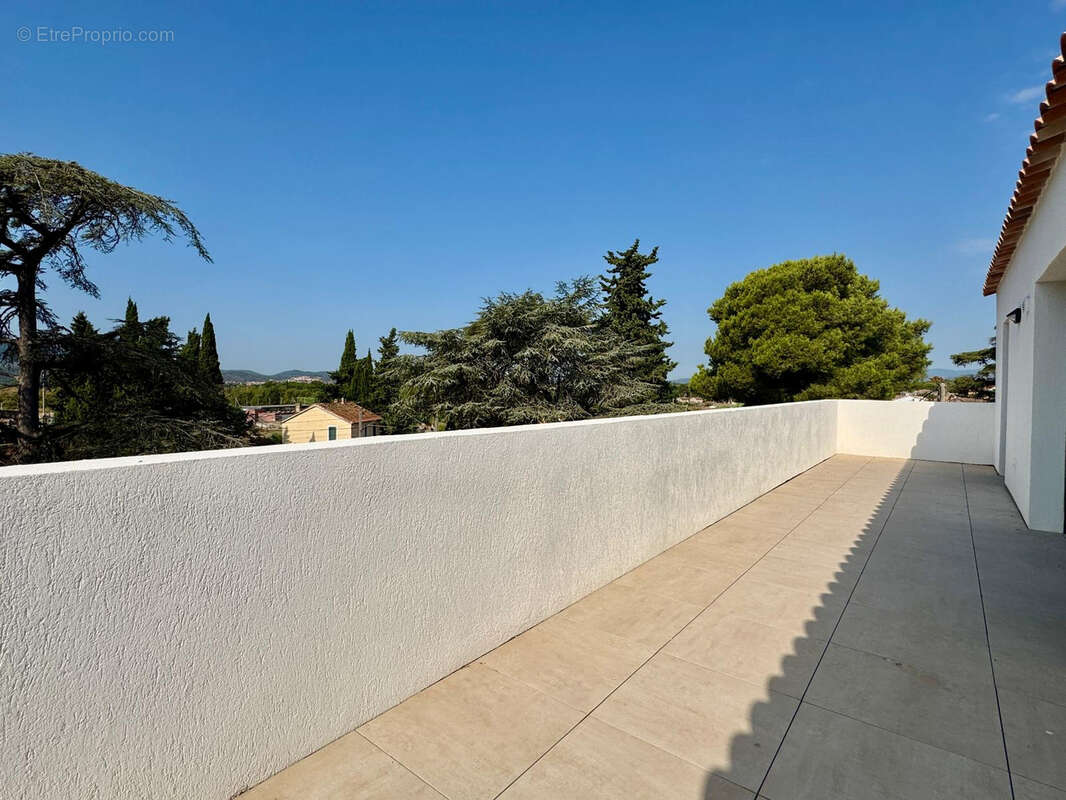 Appartement à PUGET-SUR-ARGENS