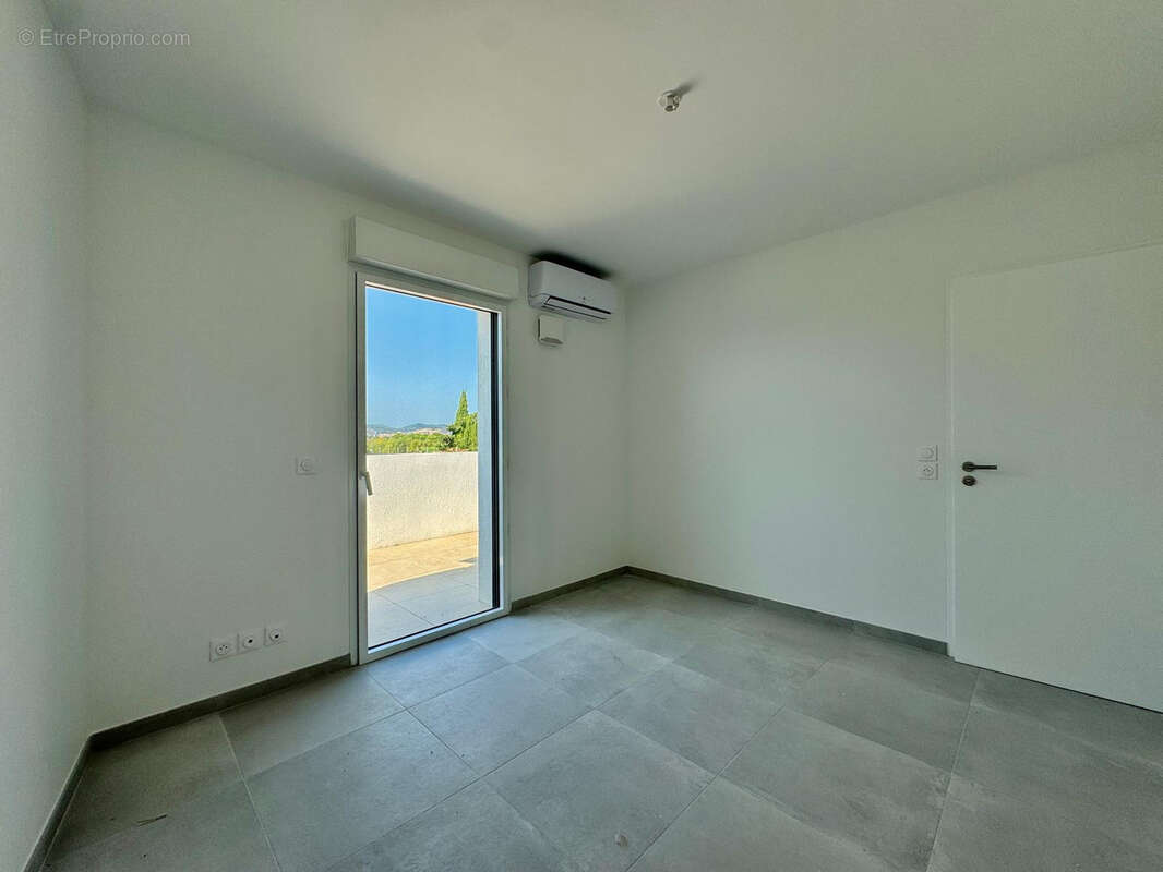 Appartement à PUGET-SUR-ARGENS