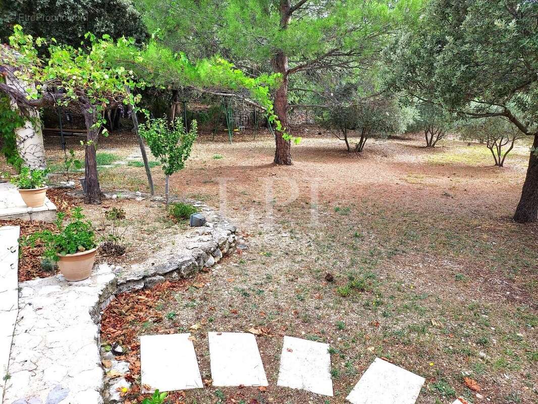 Maison à SAINT-SATURNIN-LES-APT