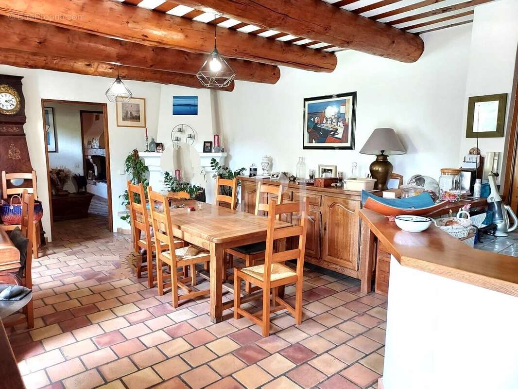 Maison à SAINT-SATURNIN-LES-APT