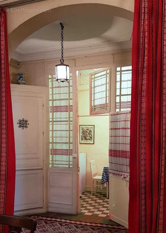 Appartement à PARIS-1E