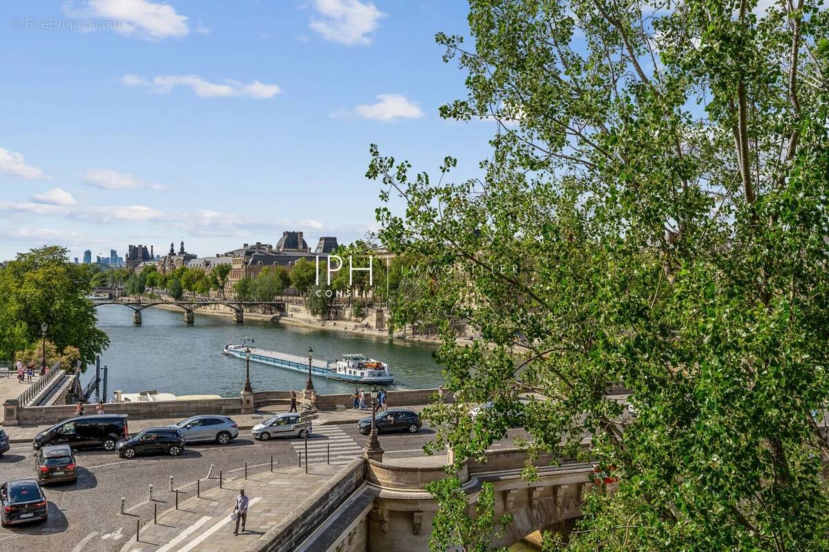 Appartement à PARIS-1E